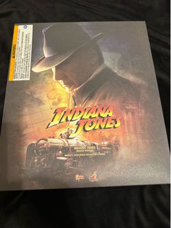 Hot Toys Indiana Jones Deluxe 1/6 scale figure