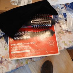 Revlon One Step Volumizer Bran New