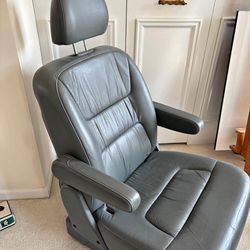 Chair Right Back Side.     Odyssey 2005 To 10