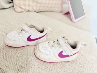 Toddler Nikes size 6c