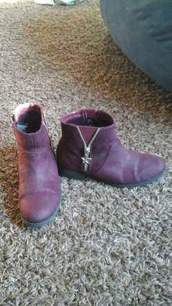 Girls size 2 low boots