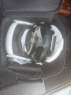 Meta Quest 3 512GB with wires and chargers