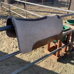 Weaver saddle pad
