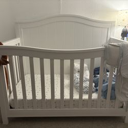 Davinci 4-in-1 Convertible Crib With Mattress