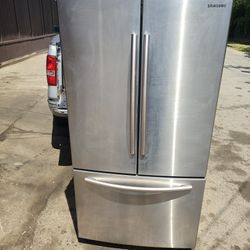 BEAUTIFUL SAMSUNG FRENCH DOOR STAINLESS STEEL REFRIGERATOR