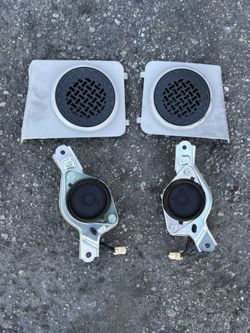 Toyota FJ cruiser rear speakers and cover 