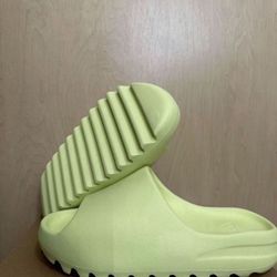 Yeezy Slide Glow Green HQ6447 Size 9 Brand New