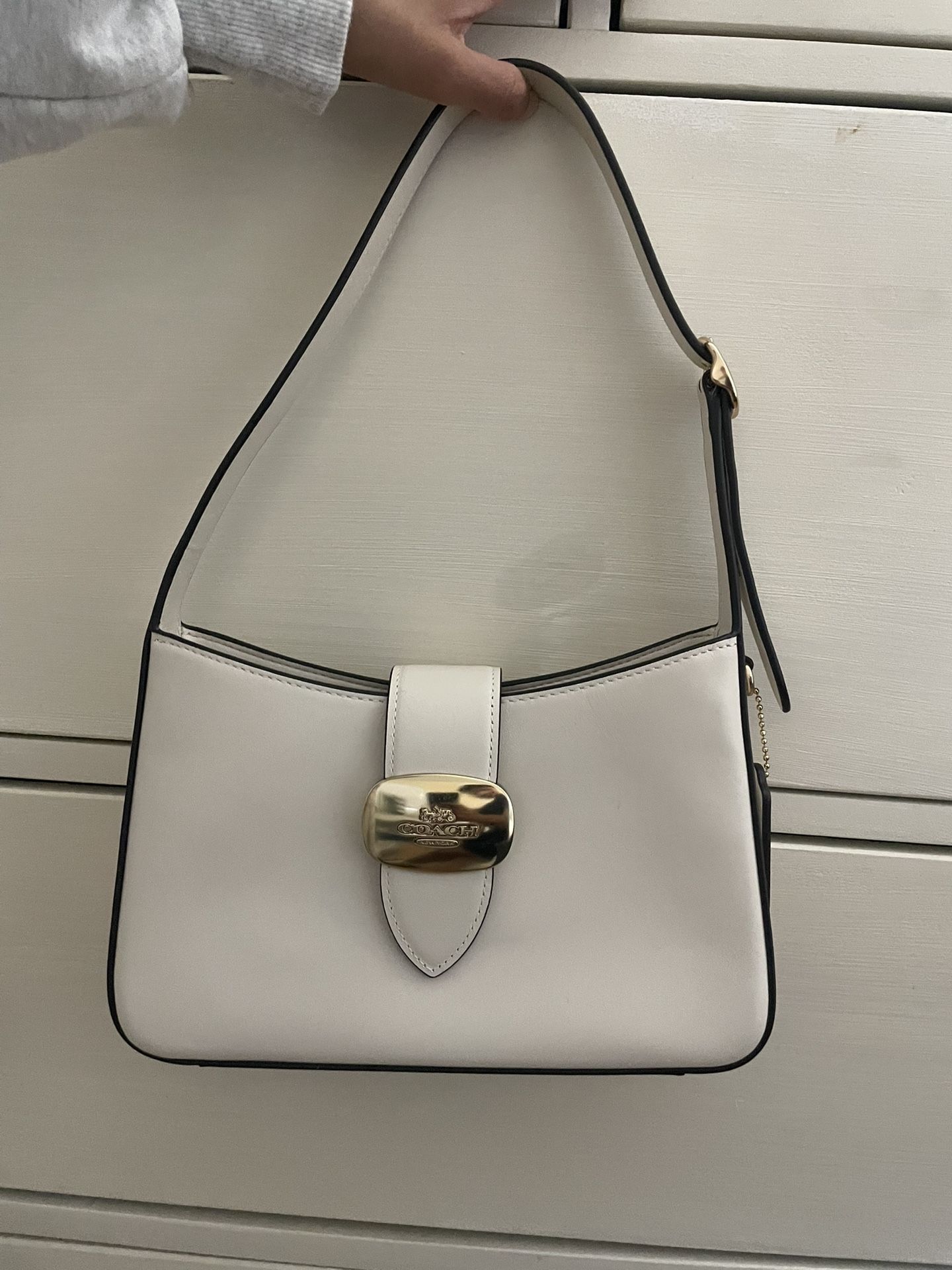 Coach Eliza Shoulder Bag With Zipper Closure