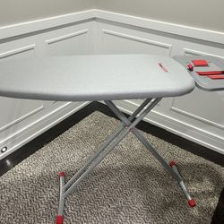 HIGH QUALITY IRON BOARD LIKE NEW