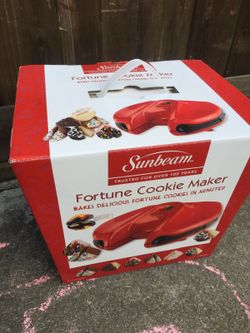 Fortune cookie maker