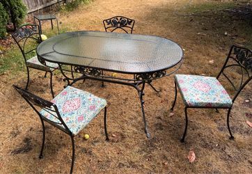 Outdoor table and chairs