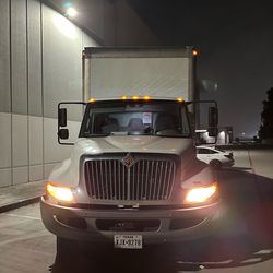 2018 International Box Truck