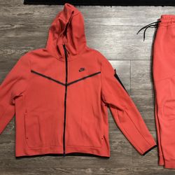 Nike Tech Set