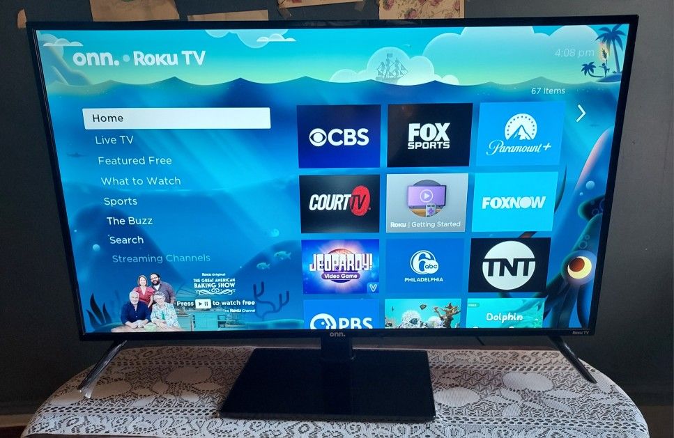 ONN Roku TV w/ Glass Swivel Stand. for Sale in Reading, PA OfferUp