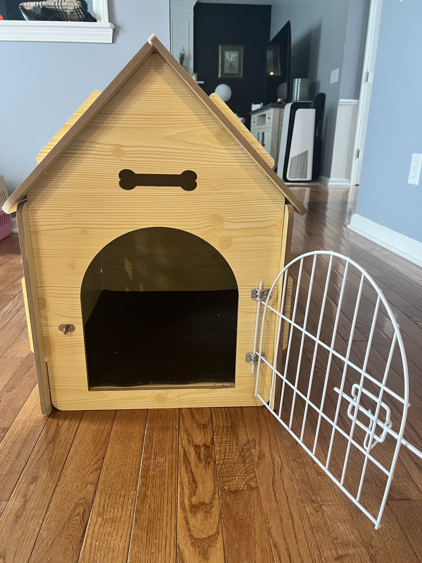 Brand New Open Box Indoor Dog House 