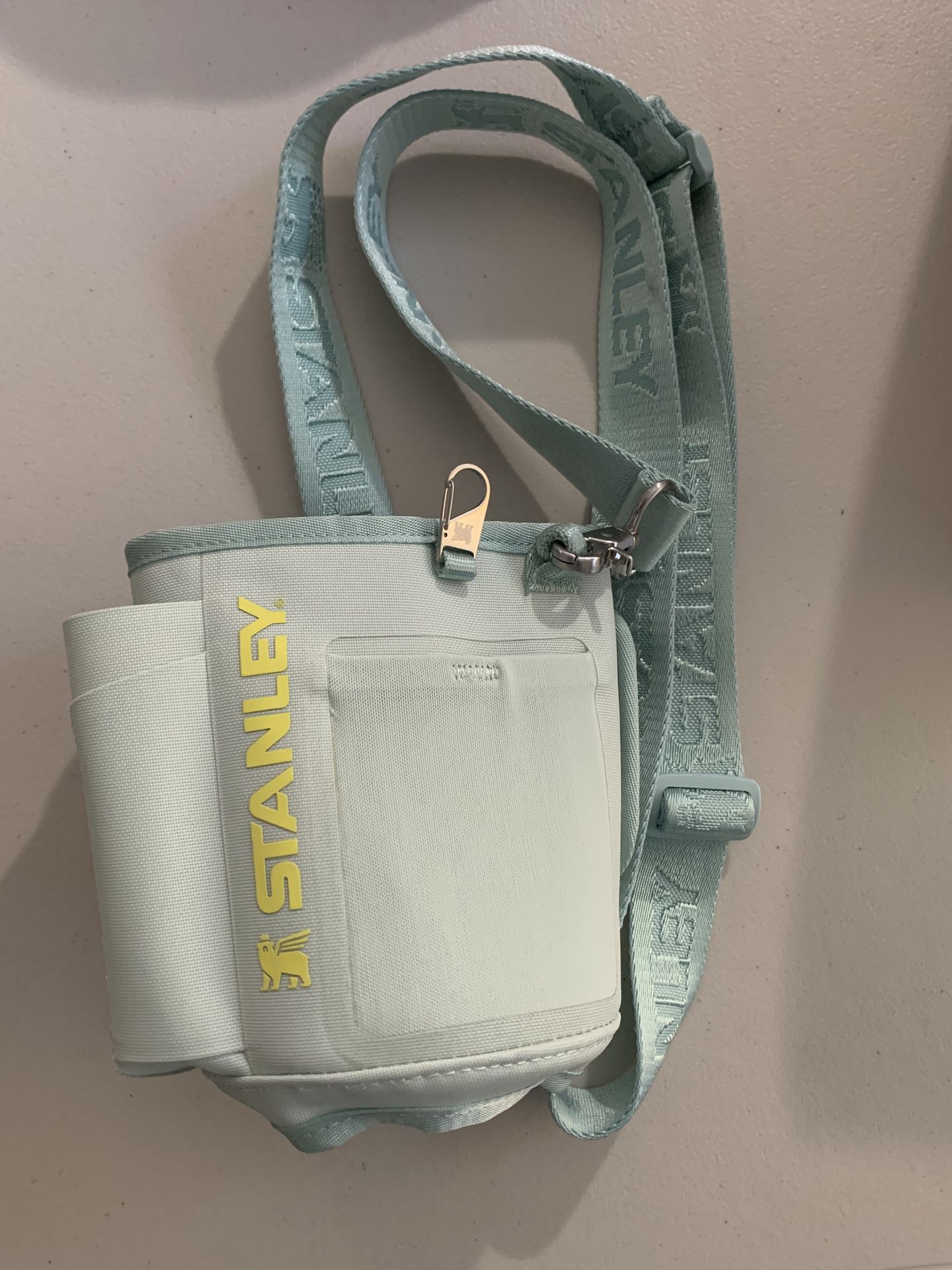 Stanley 40 Ounce Water bottle Carry 