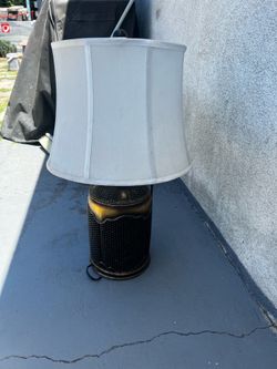Table lamp/ lampara de mesa