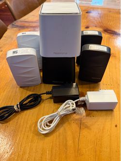 MeshForce M3 Whole Home Mesh WiFi System + 4 M3 Dots | Like New