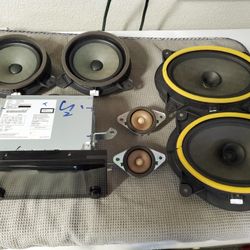 2017 Toyota Tacoma Head Unit And Speakers LIKE NEW