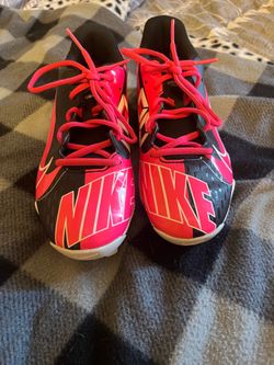 Pink Nike soccer cleats size 6