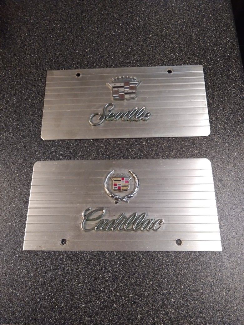 CADILLAC. LICENCE. PLATES THICK. ALLUMNIEUM. RAISED LETTERS