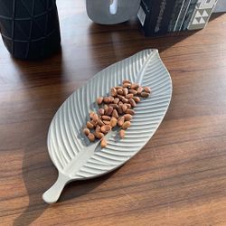 Leaf Tray | Concrete