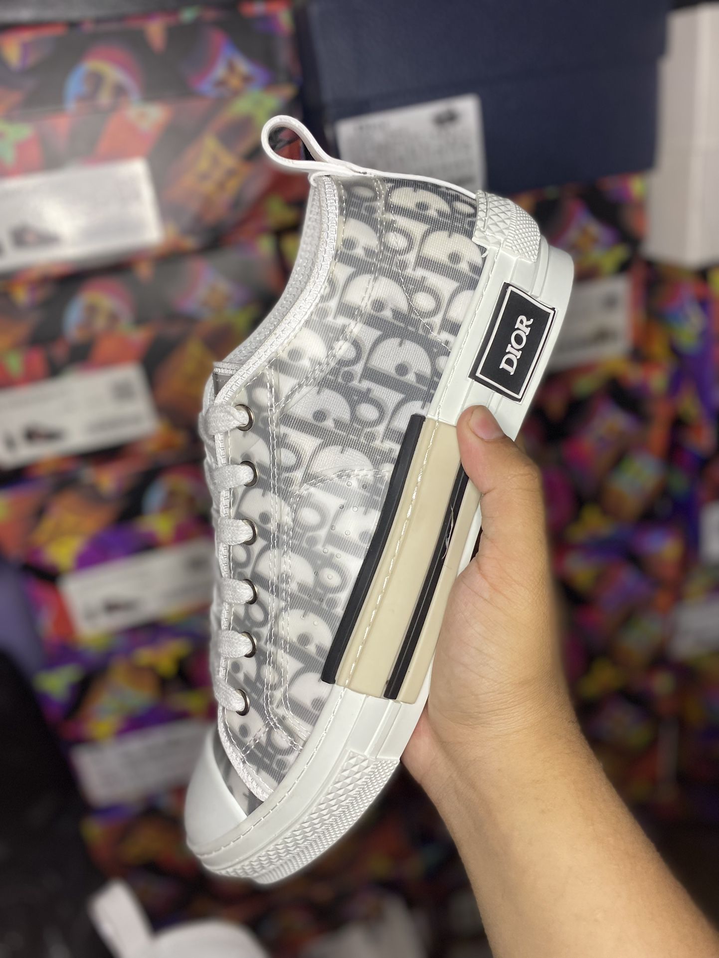 Converse White Low Top Black White for Sale in Santa CA - OfferUp