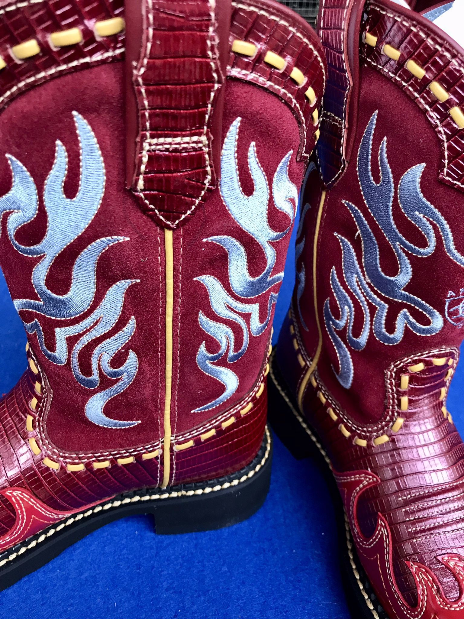 ARIAT Women’s ruby red boot Pro Baby Blaze