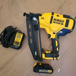  DEWALT  20V MAX XR Lithium-Ion Electric Cordless 16-Gauge Angled Finishing Nailer +Battery-Charger.