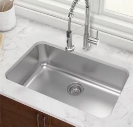 Glacier Bay 30 in. Undermount Single Bowl 18-Gauge Stainless Steel Kitchen Sink with Strainer. New