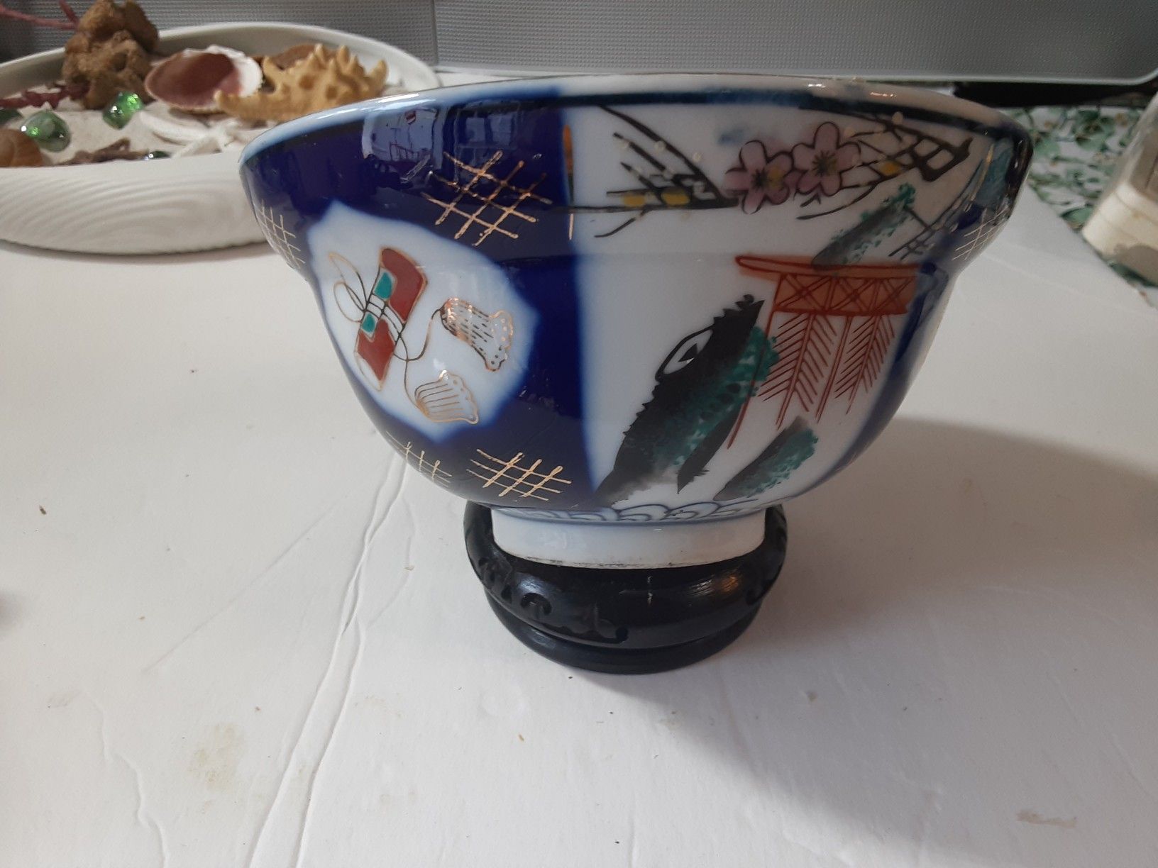 VERY UNIQUE AND GORGEOUS LOOKING ASIAN Bowl That Sits on a Stand