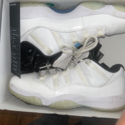Jordan 11 Legend Blue Lows SIZE 9