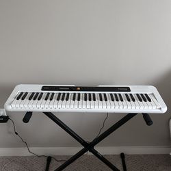Casio CT-S200WE 61-Key Premium Keyboard Pack with Stand