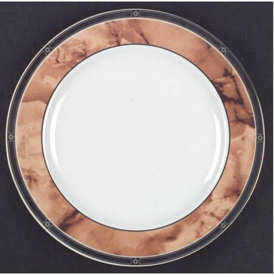 Retroneu wood garland 20-piece fine china set serves 4 Brand new in the box
3 sets available