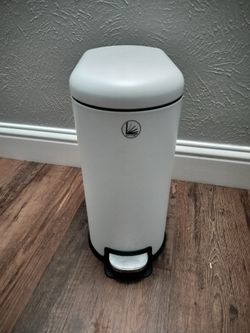 2.5 gallon metal trash can