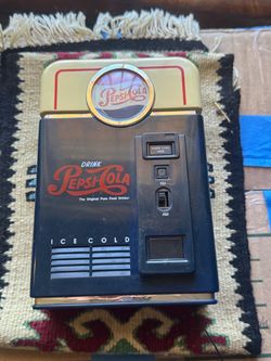 Pepsi-Cola Vending Machine AM/FM Radio