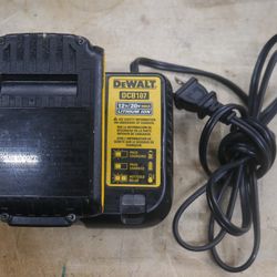Dewalt DCB107 charger & DCB203 battery used 890644-3