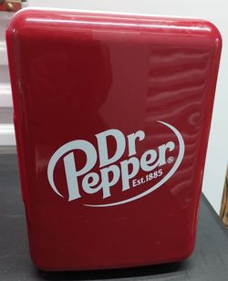 DR. PEPPER 6 CAN MINI FREEZER