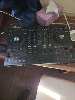 Traktor kontrol s4