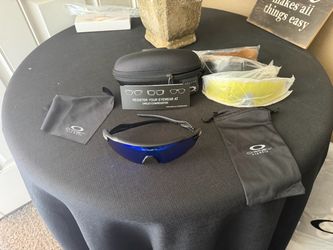 Oakley RAZR sunglasses with extra lenses