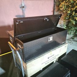 NEW TOOL BOX ALUMINIUN DIAMOND 2 KEYS 48"×15×15"DIMENCION FOR ANY QUESTION TEXT ME PLEASE HABLO ESPAÑOL THANKS