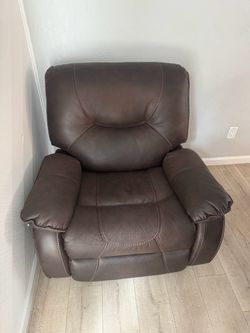 Brown Leather Recliner Chair – Excellent Condition