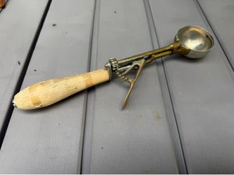Vintage Gilchrist No. 31 Ice Cream Scoop – Brass with Wood Handle