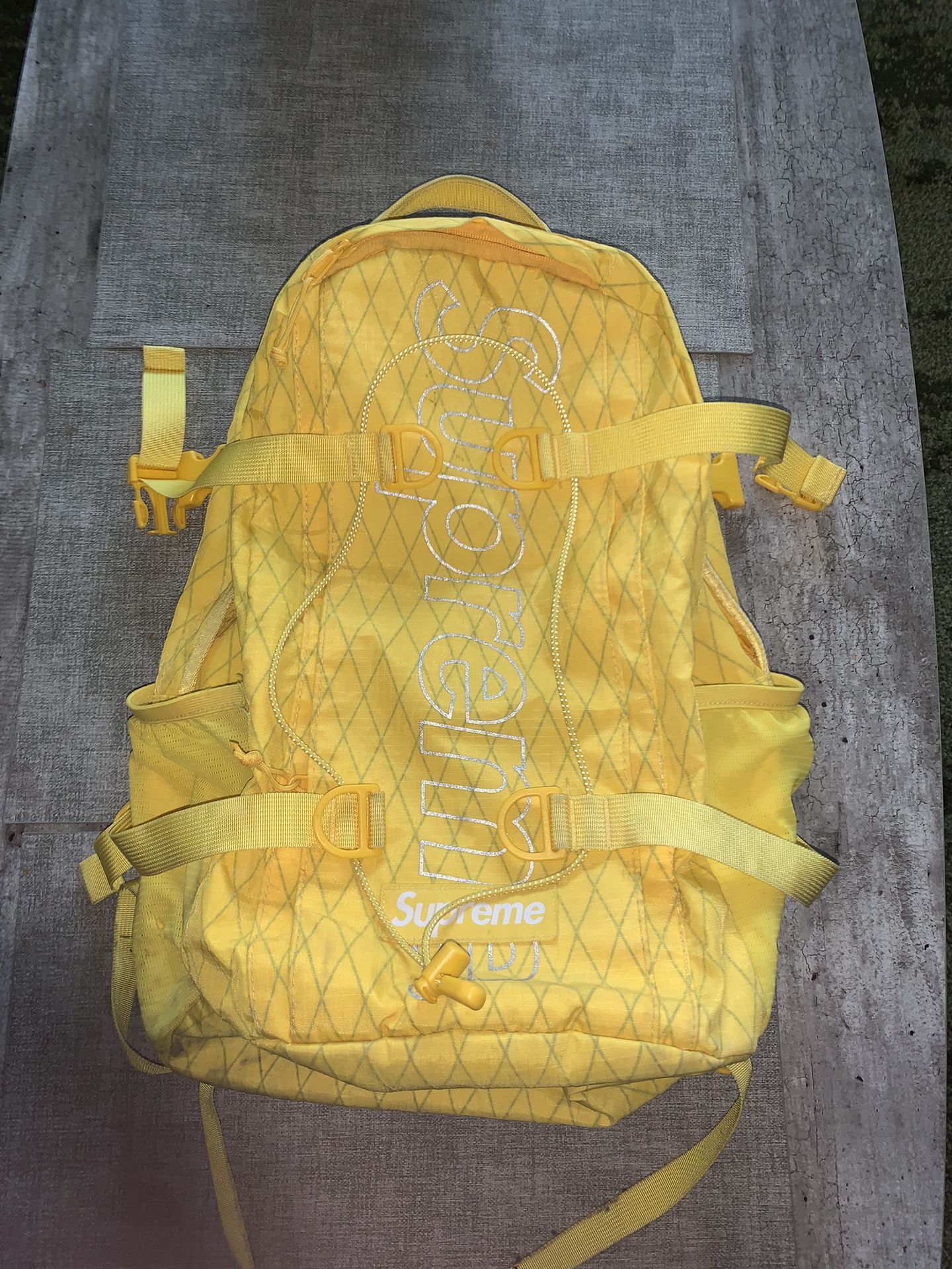 (used) Supreme backpack FW18 for Sale in Richmond, CA - OfferUp