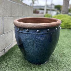 18”x18” Clean Ceramic Pot