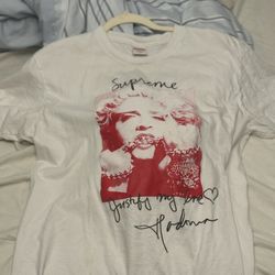 Supreme tee SIZE ADULT MEDIUM 