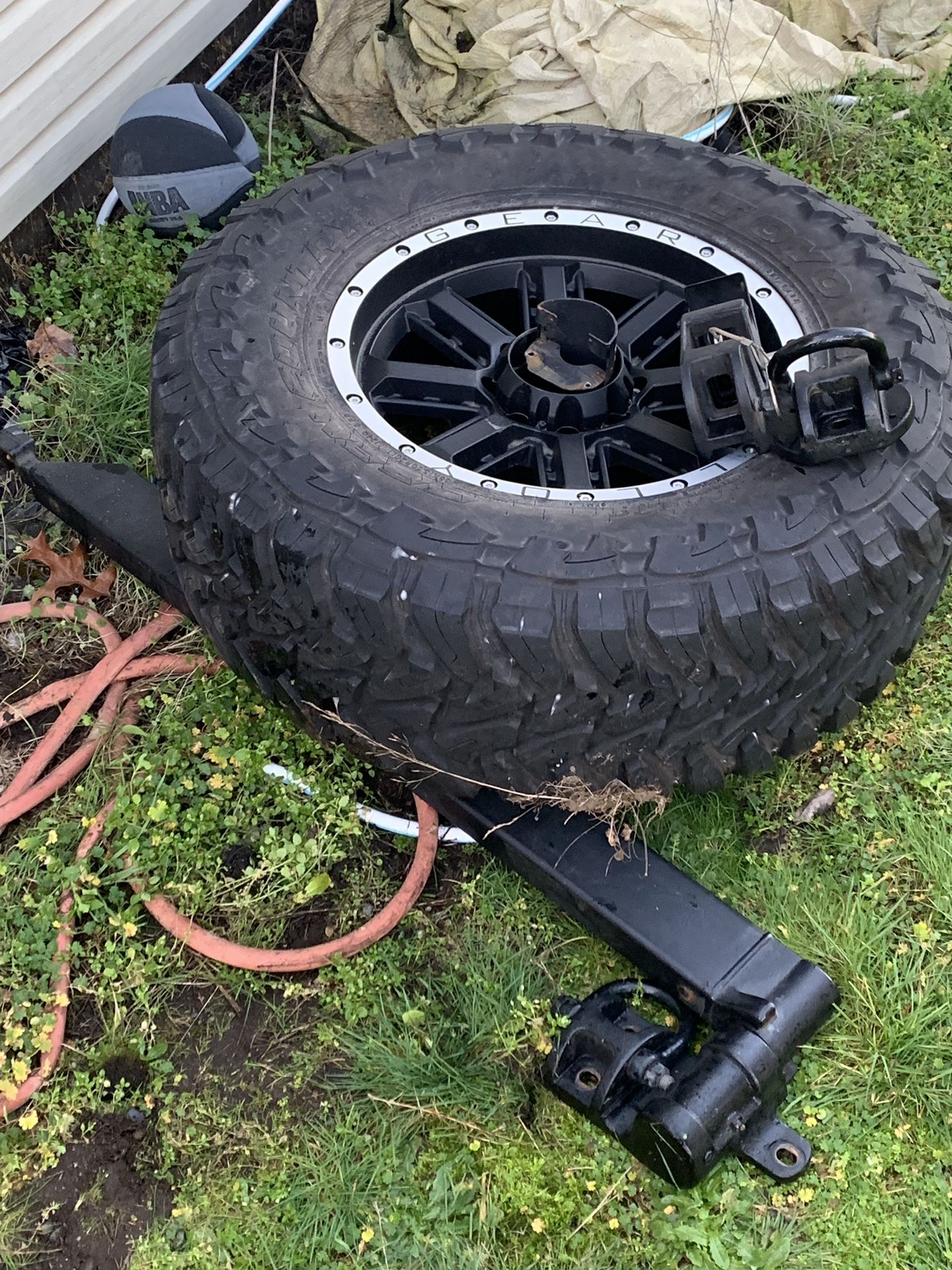 HUMMER JEEP H2 SUT SPARE TIRE CARRIER WITH HINGE AND NEW 20x38” RIM AND TIRE AS A SPARE.