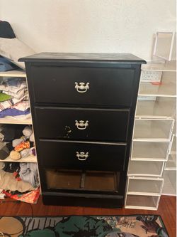 Chest of drawers
