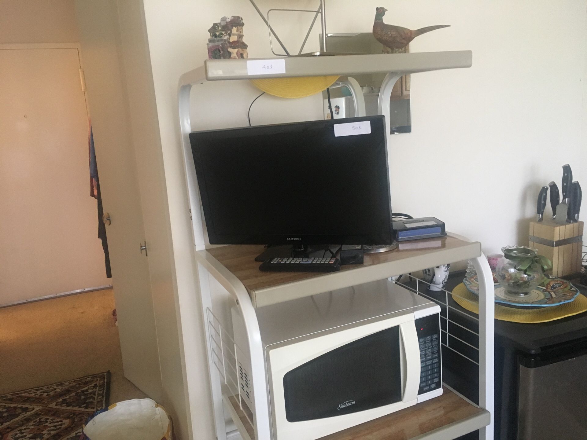 Samsung TV, barely used, almost new