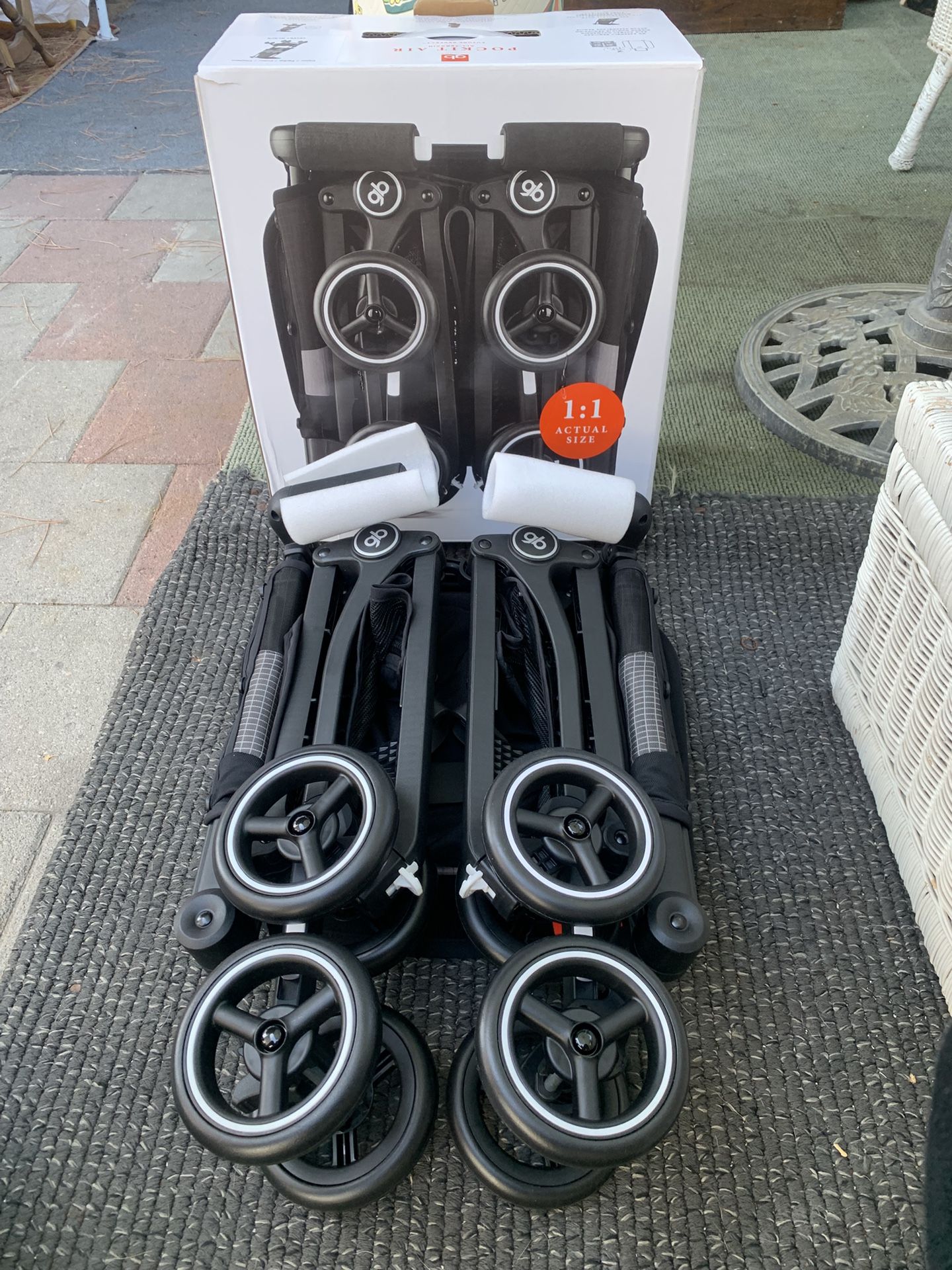 GB Pockit Air Velvet Black Compact Travel Stroller $140 OBO!